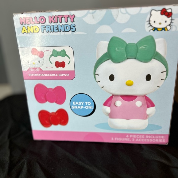 NIB Hello Kitty Styling Figure with Accessories - Picture 3 of 5